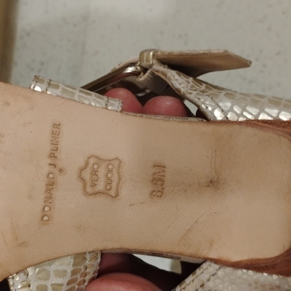 Donald J. Pliner Gold Textured Heels Size 8.5 Women - Picture 8 of 8